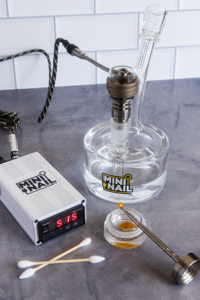 Quartz Hybrid Nail and Glass Puck Rig